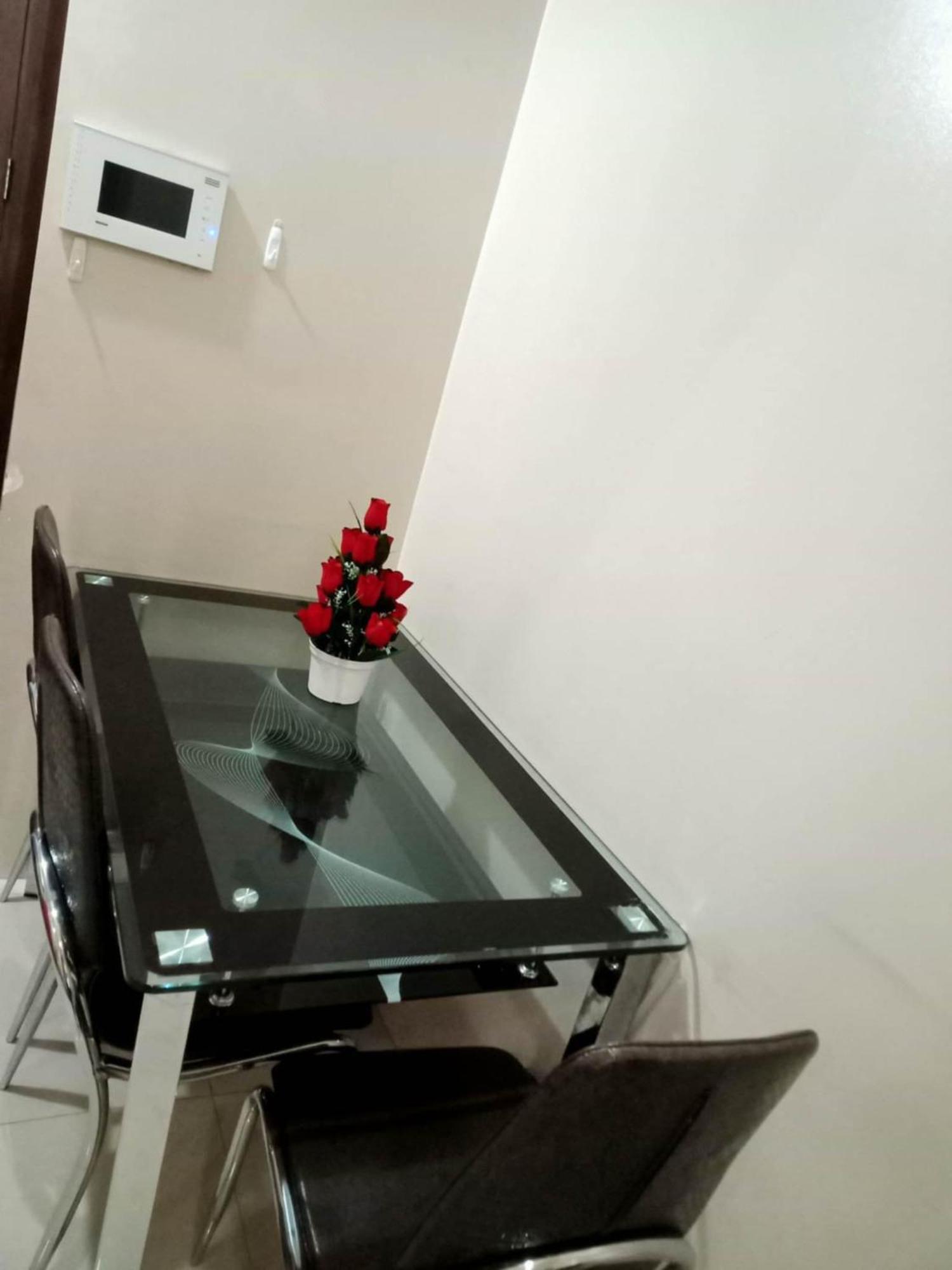 One Palm Tree Villas Pasay Exterior foto
